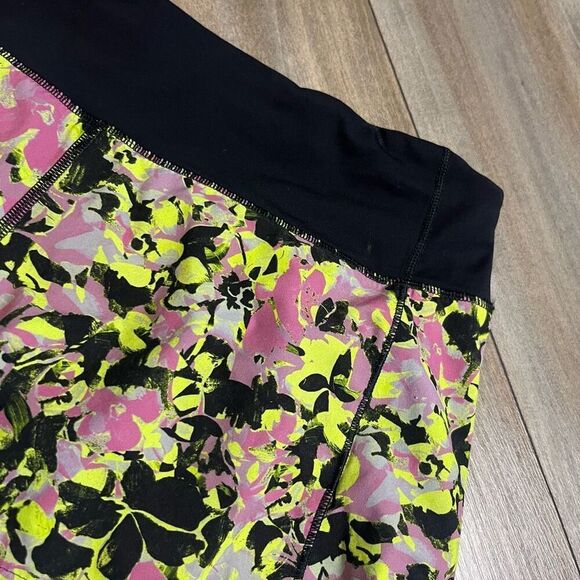 Lululemon Black Pattern Athletic‎ Workout Shorts Women 6 - Picture 2 of 5